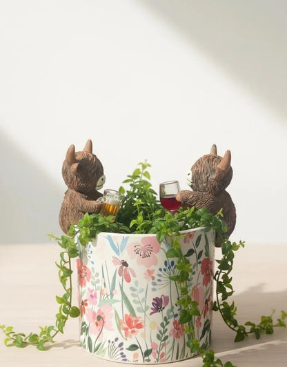 🐂Highland Cow Pot Hangers, Resin Garden Decor, Beer & Wine Sitting Cow Plant Hangers, Cute Planter Rim Pendent Figurines